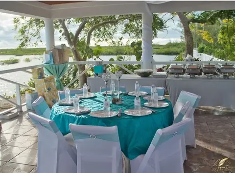 Waterside turquoise table setting